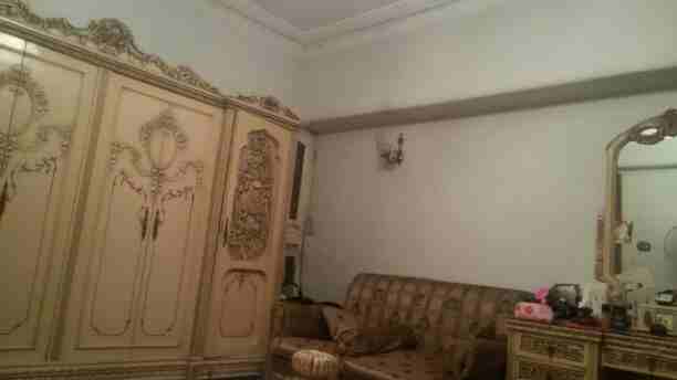 شقه ببرج.فاخر12 طابق.مداخل رخام 2اسانسير .250م.بحرى.شرقى. غربى تطل.على.ملاعب كليه التربيه الرياضيه ترى شارع الهرم وفيصل.فيو يرى جبل المقطم. الطابق.10 .كلهاغيرمجرحه تماما .ماعدا فقط جزء من الرسبشن .....