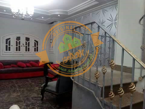 كود 4094
منزل مساحه 45 م خمس ادوار له بدرووم منفصل ودور اول ( غرفتين وحمام ومطبخ )
من التانى الى الخامس دوبلكس
5 غرف ومطبخ و 4 حمام
بنها طريق النوادى
السعر مليون و 200 الف
لمعا...