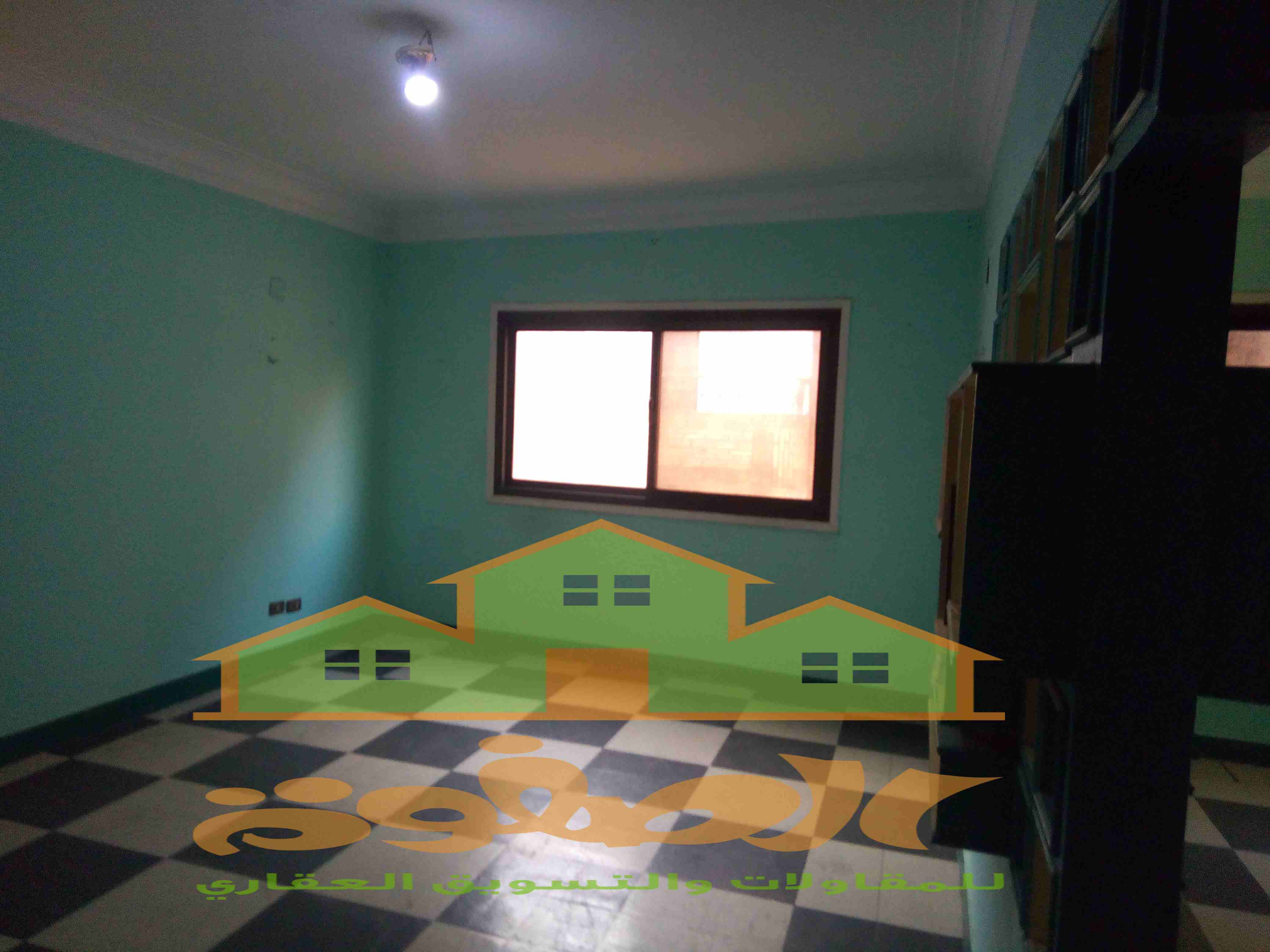 كود 3242

شقة مساحه 230 م

4 غرف ورسيبشن 4 قطع&nbsp; وغرفه معيشه&nbsp; ومطبخ و 2 حمام

سوبر لوكس

كهرباء&nbsp; مياه&nbsp; &nbsp;غاز

دور رابع حصه فى الارض

عمارة سكنيه

السعر مليون و 150 الف جنيه

شار...