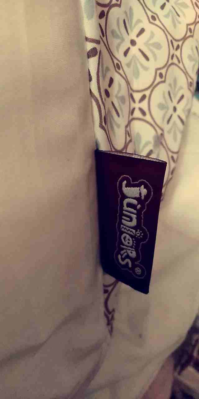 سرير اطفال متحرك ماركة جونيورز بحالة ممتازة