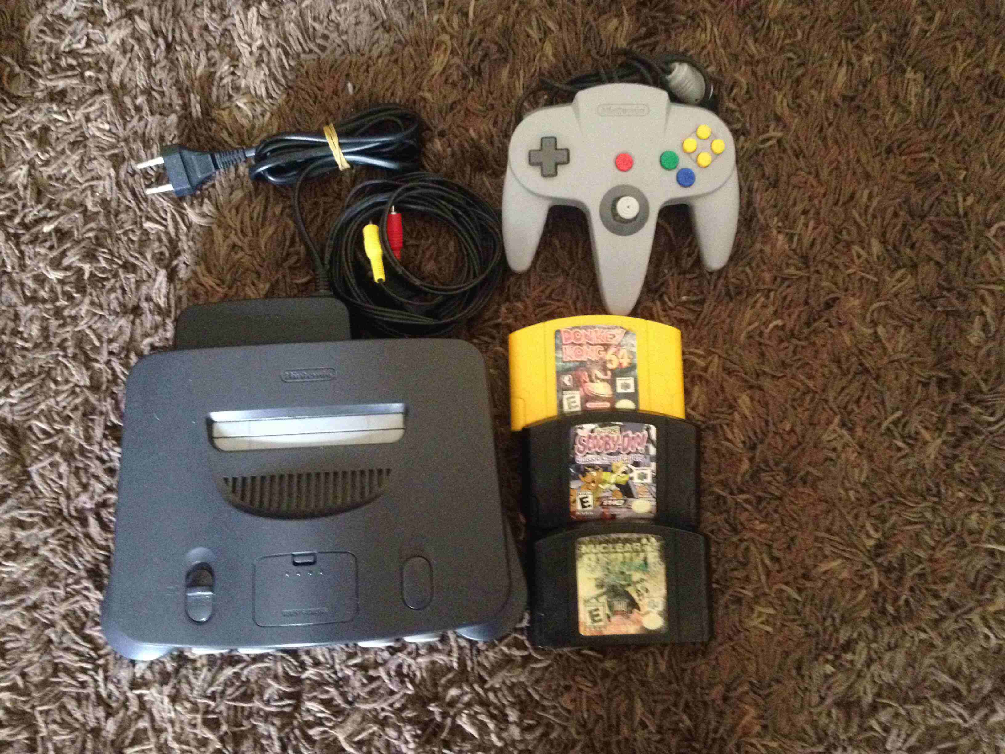 nintendo 64
جهاز نينتندو 64 مستعمل بحالة الجديد مع جميع وصلاتو محول 220v كهرباء على طول الجهاز نظام ntsc مع ثلاث العاب من اجمل الألعاب والألعاب نادرة ويوجد مع الجهاز المخ الأحمر كما هوه موضح بصور 
الل...