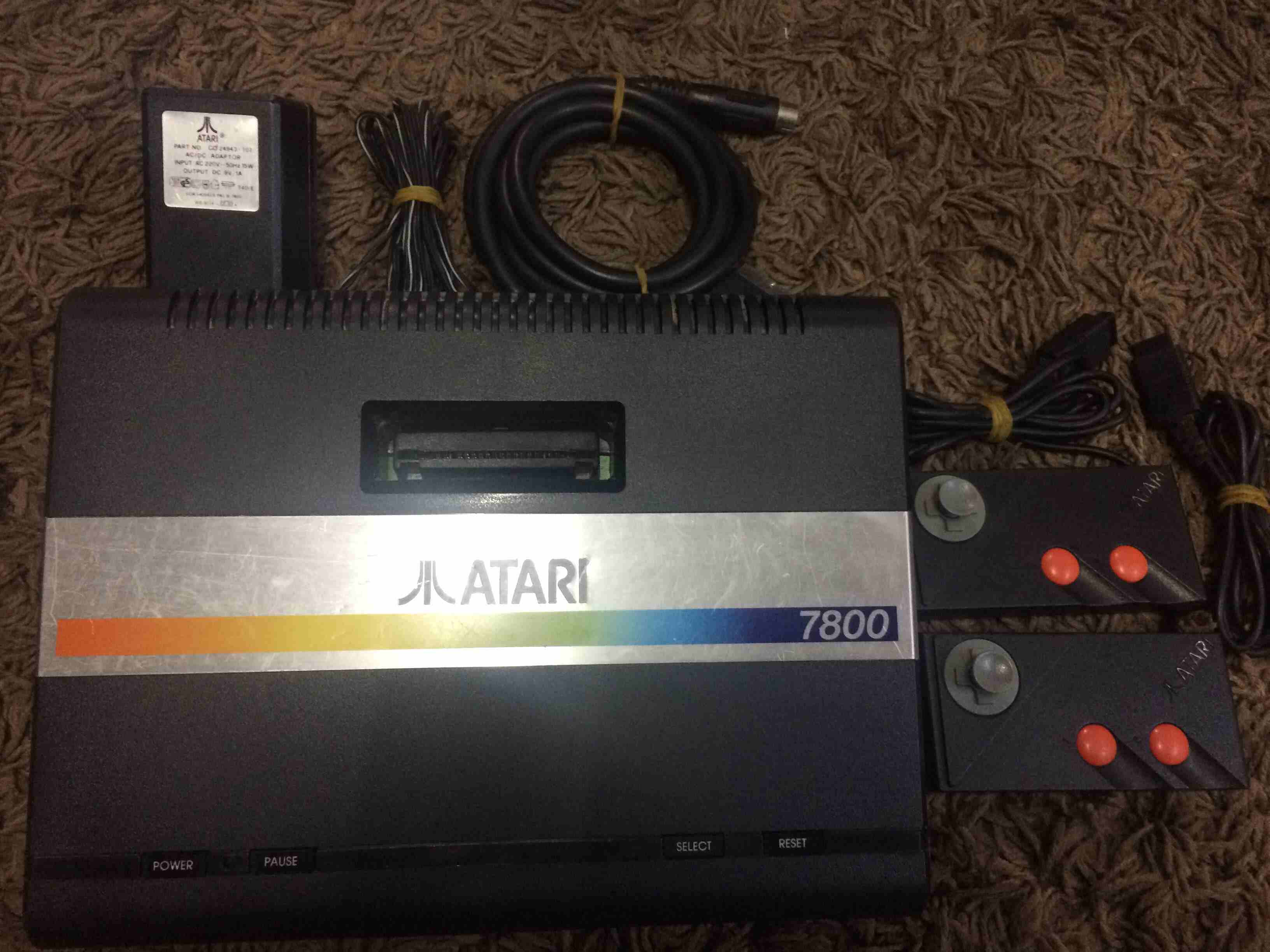 Atari 7800 
مستعمل كامل الأغراض الجهاز والمحول ويدتين عدد 2
مع الوصلة الأصلية
السعر 80 دينار وقبل ماتشتري شوف سعرو كام 
لتواصل على الرقم 0777187714 او واتس
عمان ماركا