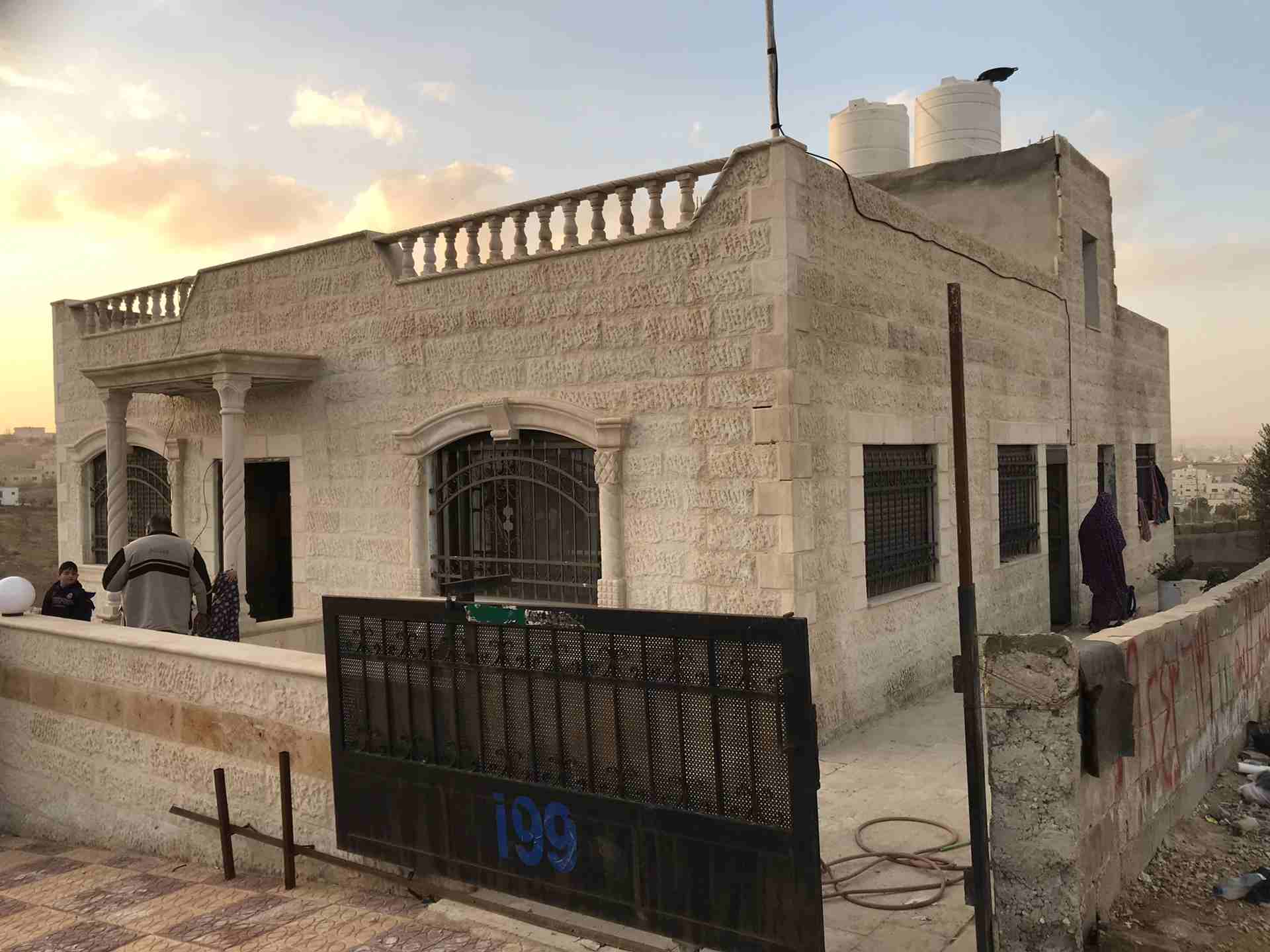 بيت للايجار شبه فيلا بسعر مغري
لا تنسَ أنك شاهدت هذا الإعلان في عنكبوت
البيت مستقل تماماً 4 واجها...