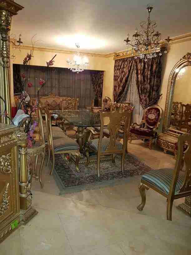 😍 سعر لققطه وسوبر لوگس 😍
كود 96
شقة للبيع في النزهة الجديدة
شارع متفرع من المدينة المنورة شارع محمد السادات
خلف بتروجيت
147م تشطيب سوبر لوكس
رسيبشن3قطع 
2نوم فيهم واحدة ماستر
2حمام 
تباع بالمطبخ
مرخ...