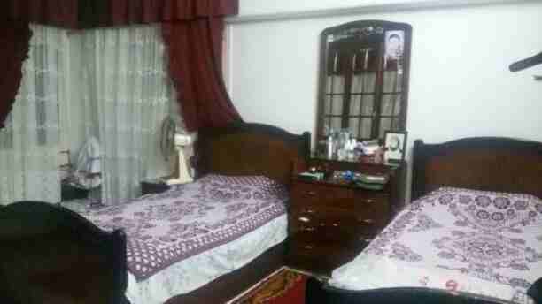 شقه ببرج.فاخر12 طابق.مداخل رخام 2اسانسير .250م.بحرى.شرقى. غربى تطل.على.ملاعب كليه التربيه الرياضيه ترى شارع الهرم وفيصل.فيو يرى جبل المقطم. الطابق.10 .كلهاغيرمجرحه تماما .ماعدا فقط جزء من الرسبشن .....