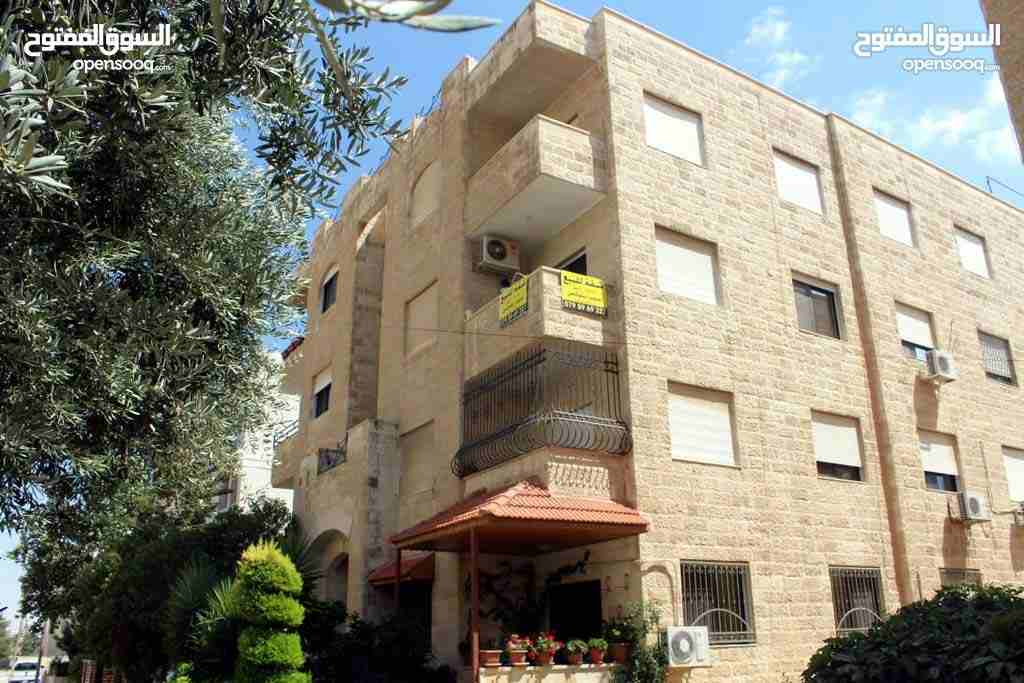 شقة مساحة 175 متر الطابق الثاني بحالة ممتازة جدًا للبيع من المالك مباشرة بموقع مميز قرب الخدمات
صالون حرف L مع برندة
مطبخ امريكي
غرف نوم عدد 3
حمام عدد 3
غرفة خادمة عدد 1
غرفة غسيل عدد 1
خزائن...