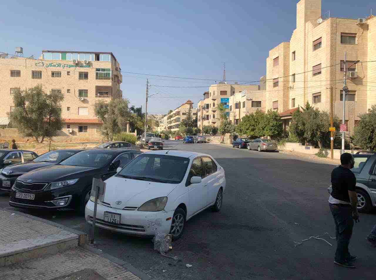 محل للايجار في شارع الجاردنز
مجمع جاردنز أفينيو / إشارة السيرك
مساحته 48م بابين/ يوجد حمام ومطبخ
شبه ارضي 1-
يصلح لمكتب / شركة / مطبعة / مطعم (اذا توفر الترخيص) او غيرها.
للاستفسار : 0795257013
الاي...