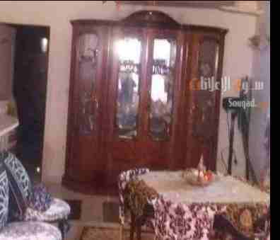 بيت للبيع في مادبا الاردن
 مساحه ٣٠٥م على أرض دونم عباره عن شقتين بمدخلين منفصلين في مادبا. مزروعة زيتون على شارعين ومقابل الثانويه العامه للبنات والمركز الصحي.  طابق اول مستقل .سور . بئر ماء وسور وأش...