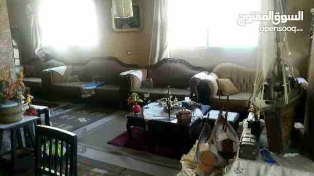 بيت للبيع في مادبا الاردن
مساحه ٣٠٥م على أرض دونم عباره عن شقتين بمدخلين منفصلين في مادبا. مزروعة زيتون على شارعين ومقابل الثانويه العامه للبنات والمركز الصحي. طابق اول مستقل .سور . بئر ماء وسور وأشجا...