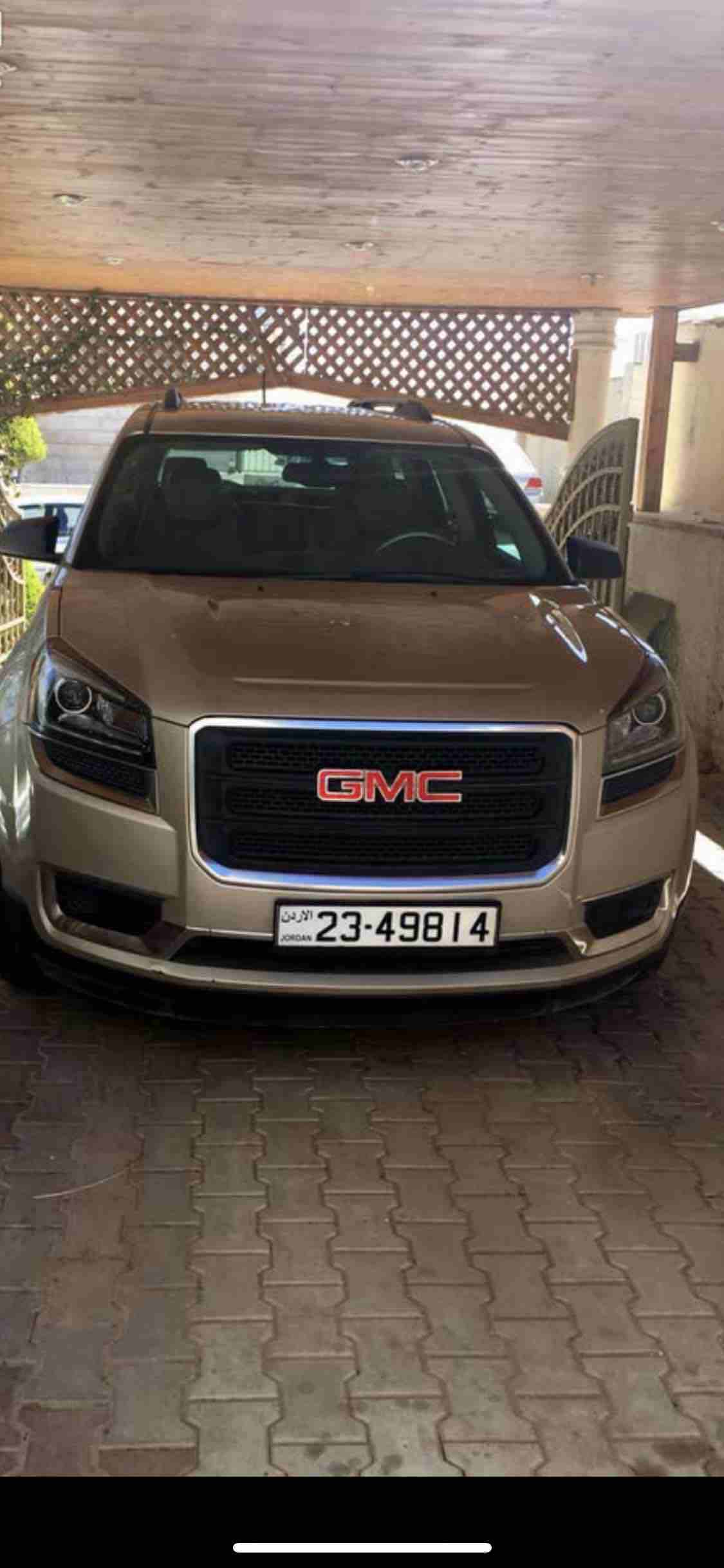 للبيع سيارة GMC ACADIA 2015  ماشية 44000 كم 
حالة الوكالة .