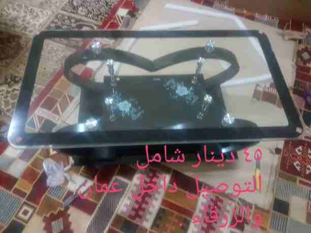 طاولة وسط سكريت ثقيله ...١١٠سم في ٦٠سم والارتفاع ٤٥سم.ثلاث رفوف وقواعد خشب صلد ..السعر شامل التوصيل عمان والزرقاء.