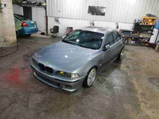 BMW E39 الدب للبيع
فل الفل موديل 1999 ماتور 25 دبل فينوس مركب جديد موديل 2003 نحله  طمبونات M5 امامي وخلفي فتحه فحص مرفق بالصور  امامي قصعات بالكوع وخلفي جيد جيد  بدون ملاحظات باعتبار 4 جيد  غرفه جلد...