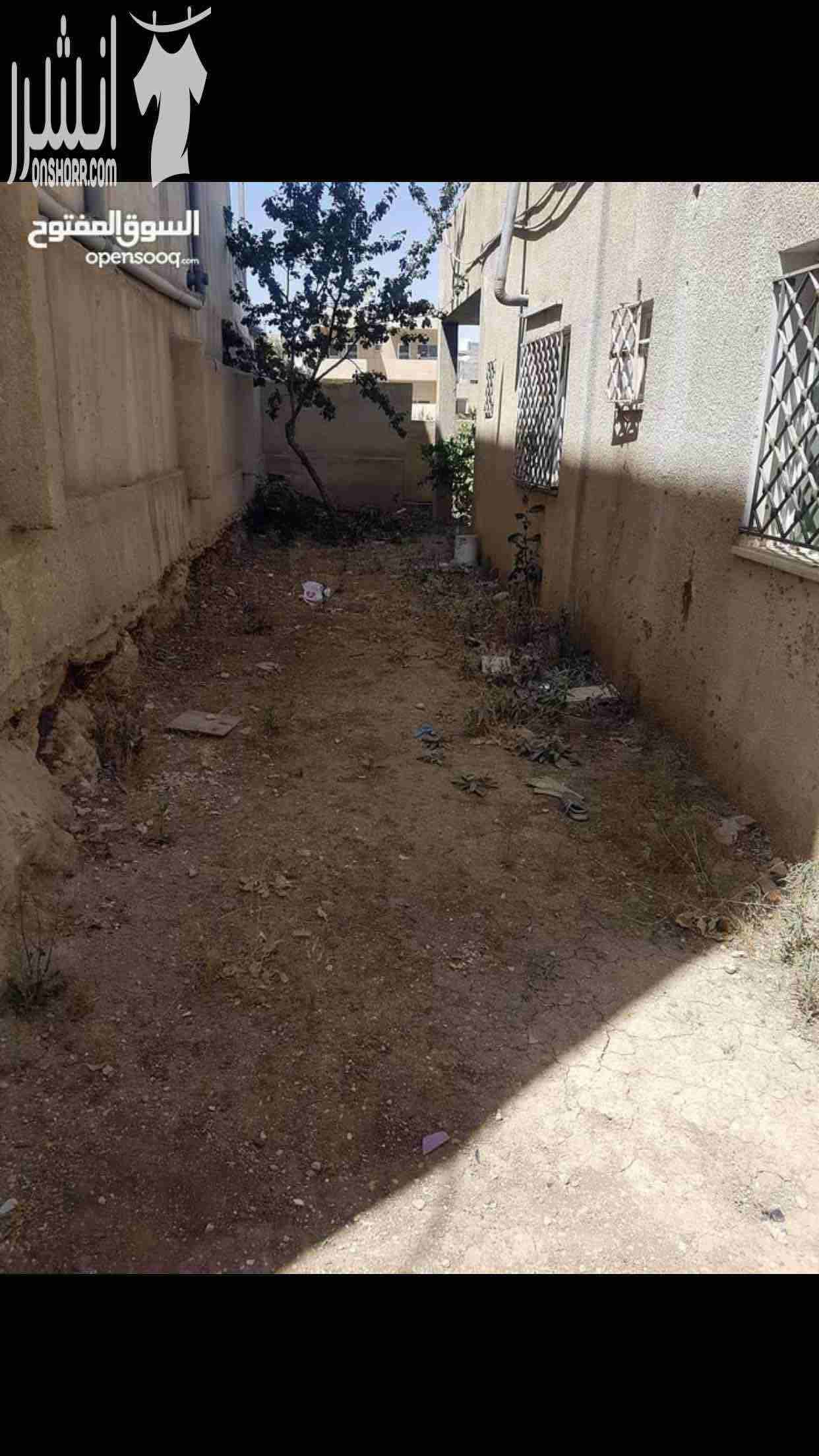 منزل مستقل مساحة الارض 365 م ومساحة البناء 300 متر ..
3 واجهات حجر .. تهوية من 4 جهات
طابقين مستقلين كل واحد بمدخل
الطابق الارضي 100 م يتكون من غرفة نوم و غرفة جلوس ومطبخ وحمام
والطابق الاول 2...