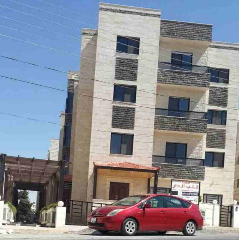 شقة طابق أول للبيع في الظهير اول مرج الحمام الشقة مكونه من ( صالون / معيشه / مطبخ مفتوح / 3 غرف نوم وحده ماستر / 3 حمامات / خزان ماء اضافي / مخزن خاص )
مؤسس مكان لوضع المكيف موصول للسطح
للاستفسار : 07...
