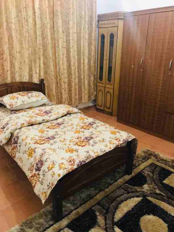 "شقة مفروشة للايجار"

الموقع ضاحية الرشيد...
طابق ارضي مساحتها 150م مع ترس 40 م مسقوف كرميد..
(تتكون من ثلاثة غرف نوم واحدة منها ماستر و صاله وصالون وثلاث حمامات ومطبخ)

(تدفئة مركزية + مكيف...