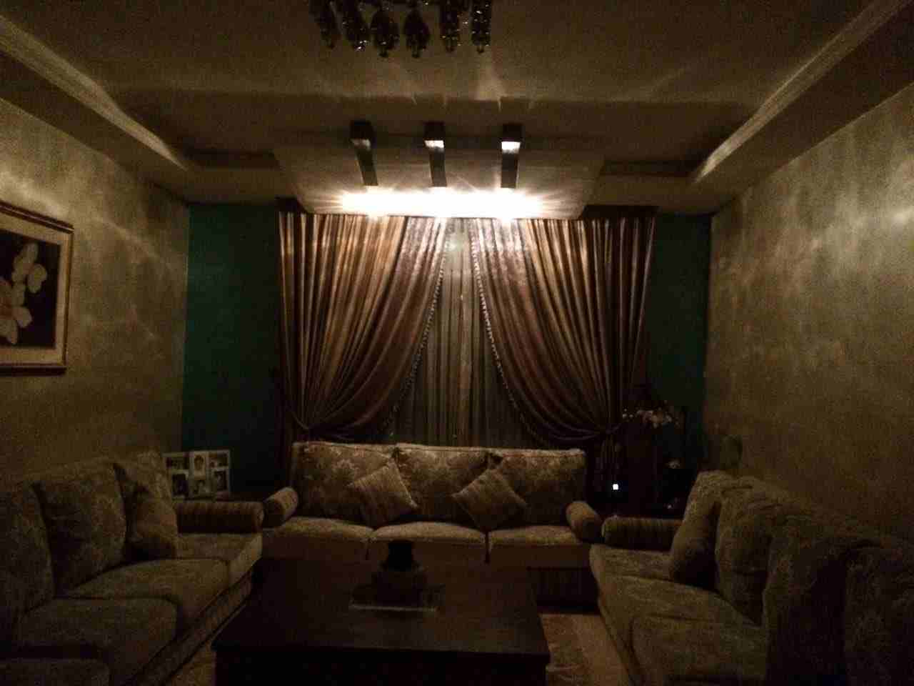 شقة ارضيه4 نوم مع حديقة واسعه و كراج مستقل مع فيربليس خلف النادي الاهلي بعد البنك التجاري 
شقة ارضيه فاخرة للبيع في حي الرونق وبأعلى المواصفات والتشطيبات
الموصفات : المساحه الداخليه على سند التسجيل 23...