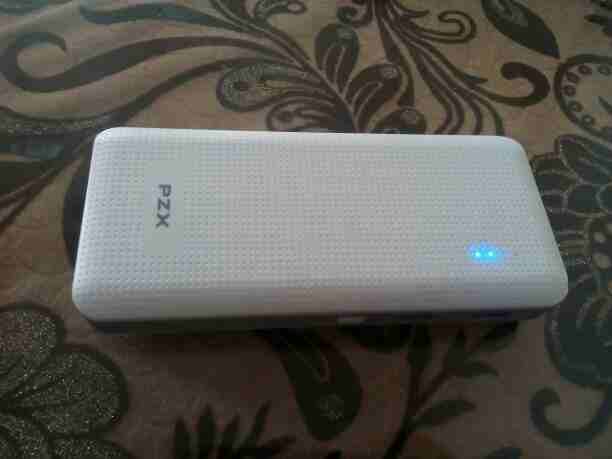 شاحن متنقل (Power Pank) بحالة الوكالة سعته (18,000mah)