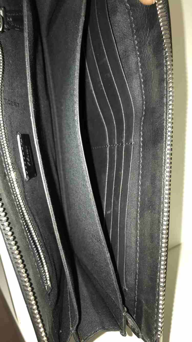 FENDI Clatch bag
لا تنسَ أنك شاهدت هذا الإعلان في عنكبوت
Use very little as shown in the picture...