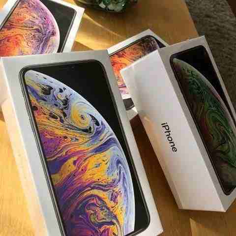 جوالات ايفون اكس ماكس متوفر الان من شركة ينفرسال للتجاراة عرض خاص iPhone XS Max 256 GBعدد ٢ ايفون اكس اس ماكس سعة ٢٥٦ جيجا فقط ب ٧٧٠٠ ريال جديدة مع ضمان حاسبات العرب سنتين ذهبي وفضي للطلب والتواصل فقط...