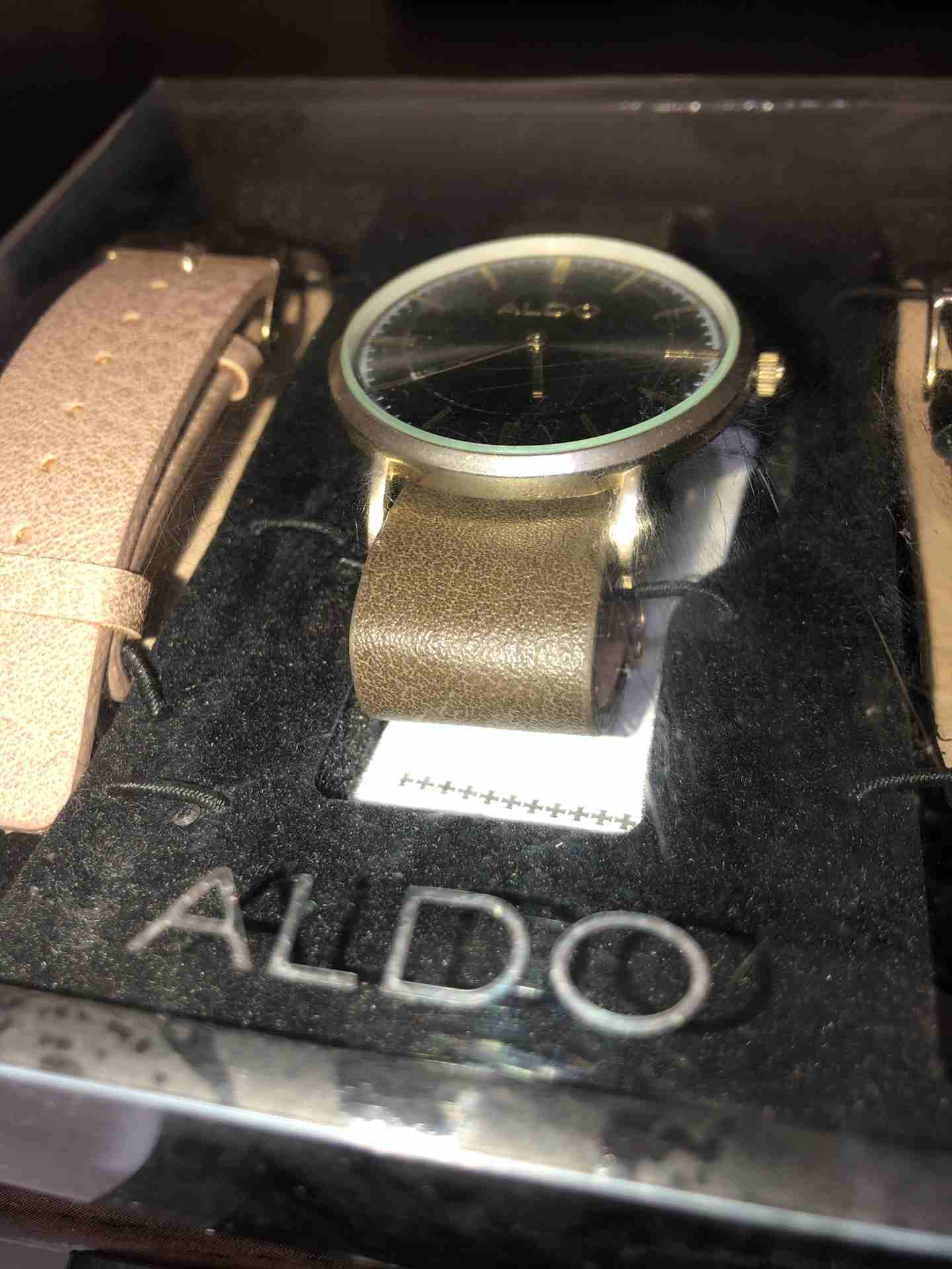 ساعة الدو ALDO جديدة
لا تنسَ أنك شاهدت هذا الإعلان في عنكبوت
للبيع ساعة الدو ALDO الفاخرة
الساعة...