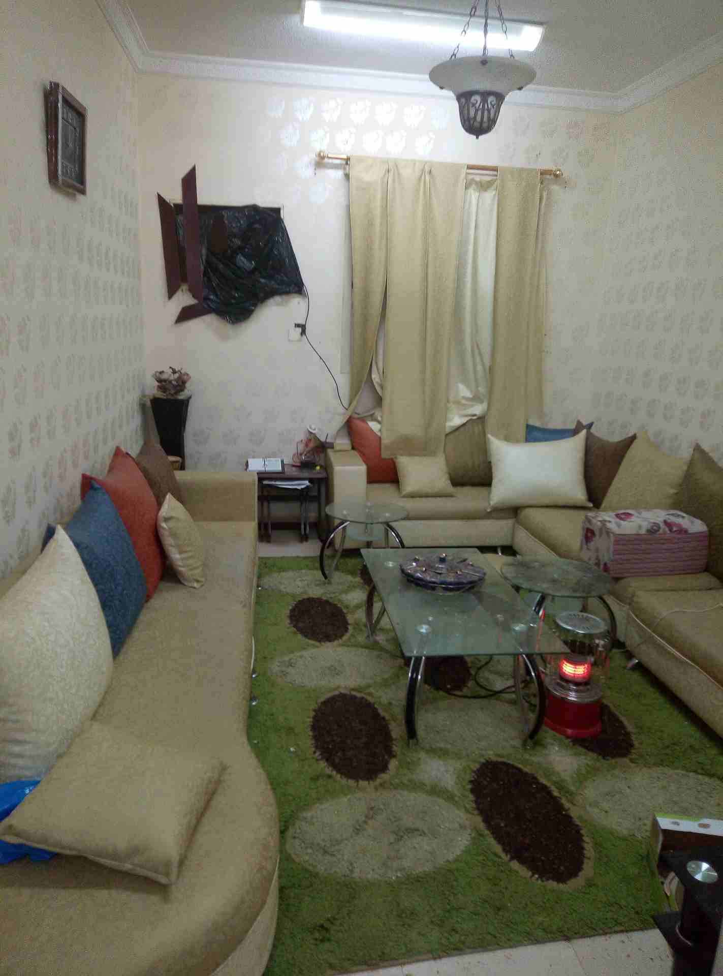 كنب للبيع                                            


	 				لا تنسَ أنك شاهدت هذا الإعلان في عنكبوت            
	 				
                            كنب من خمس قطع بحالة جيده للبيع  وذلك للتجديد...