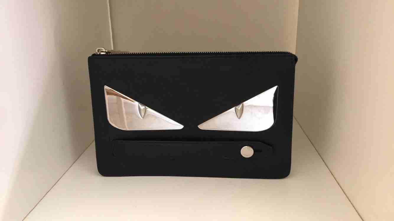 FENDI Clatch bag
لا تنسَ أنك شاهدت هذا الإعلان في عنكبوت
Use very little as shown in the picture...