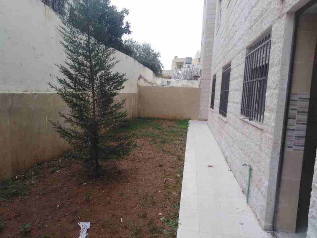 شقة للبيع فى ضاحية الرشيد موقع رائع وقرب الخدمات 145م تسويه أولى  مع حديقة وتراسات 3نوم 3حمام صالون صسفرة مطبخ بورسلان جبص تدفئة كراج سوبرديلوكس لم تسكن بسعر 65ألف للمراجعة أبوريان 0799999238