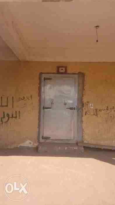 ثلاجة لحفظ الخضر والفاكهة سعة 1000 طن و محطة تصدير وفيلا سكنية
لا تنسَ أنك شاهدت هذا الإعلان في عنكبوت...
