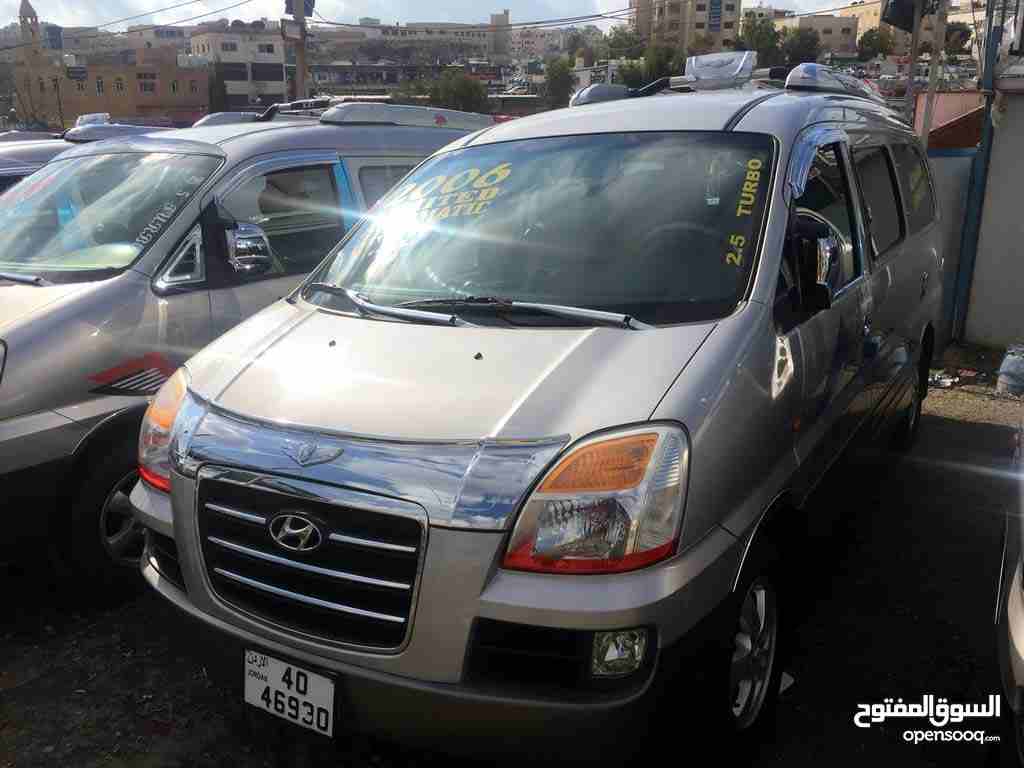 باص هيونداي ستاركس 2006 للبيع بدفعة 2000
فحصها 7 جيد
ليمتد مع كراسيه الخلفية
اللون سلفر
جير عادي
غرفة جلد
تابلو فورمايكا
جهاز انذار اصلي ABS
باب سحاب كهرباء
اكسسوارات كاملة
بدفعة اولى 2000 دينار وقسط...