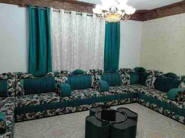 اطقم خليجي 18 مقعد خشب سويد ولاتيه بسعر مغري جدا 400 ويوجد خدمه توصيل لباب البيت للاستفسار 0779479059