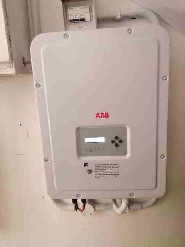 بدون فاتورة كهرباء ... وداعا لفرق أسعار المحروقات
نظام كهروضوئي بقدرة 4KW ذروه يغطي فاتورة 65 - 70 دينار
نظام كهروضوئي بقدره 4.6KW ذروه يغطي فاتوره 85-95 دينار

مكونات النظام
12 لوح طاقه شمسيه بانواع...