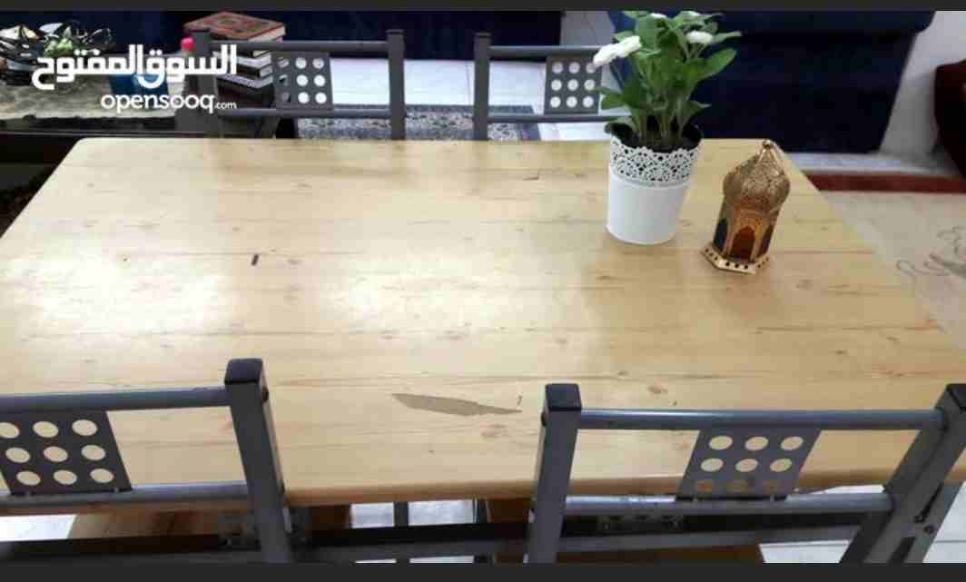 طاولة مع اربع كراسي بحالة جيده للبيع                                            


	 				لا تنسَ أنك شاهدت هذا الإعلان في عنكبوت            
	 				
                            طاوله سفره تتحمل تصل...
