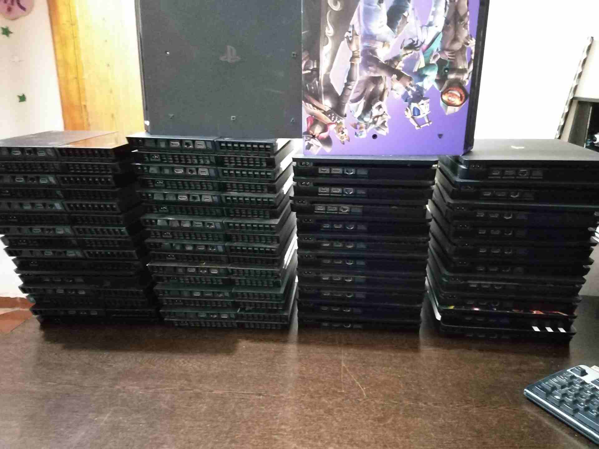 بلايستيشن 4 playstation                                            


	 				لا تنسَ أنك شاهدت هذا الإعلان في عنكبوت            
	 				
                            بلايستيشن 4 فات / سلم /  برو
كميا...
