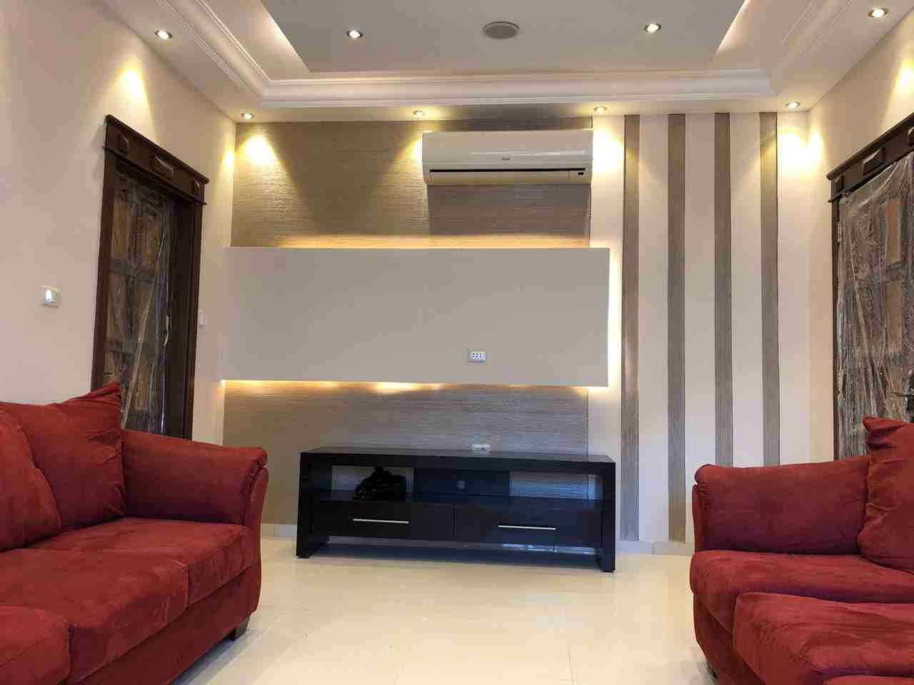 #شقة دوبلكس ملوكيه مساحة 200م + روف مساحة 150م +3 غرف نوم (واحده ماستر ) في اجمل مناطق #الرابية تتميز بالاطلالة الدائمة
مواصفات الشقة :
1- الارضيات رخام اورينتال تلميع كامل كريستال و بورسلان 60*60 ا...