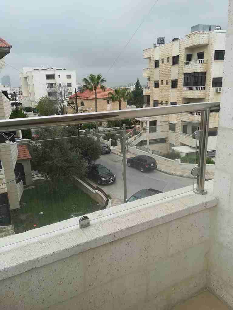 شقة للبيع بالجاردنز 180م طابق متوفر أول ومتوفر أيضا طابق ثالث  أجمل المواقع مطله كاشفة وهادئة سكنيه رائعة 3نوم و3حمام صالون سفرة معيشة مطبخ بلكونة كاشفه تشطيبات مميزة زجاج دبل جلاس تدفئة مصعد كراج مخز...