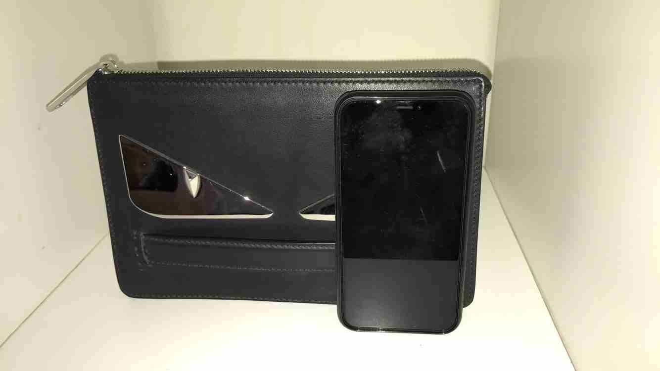 FENDI Clatch bag
لا تنسَ أنك شاهدت هذا الإعلان في عنكبوت
Use very little as shown in the picture...