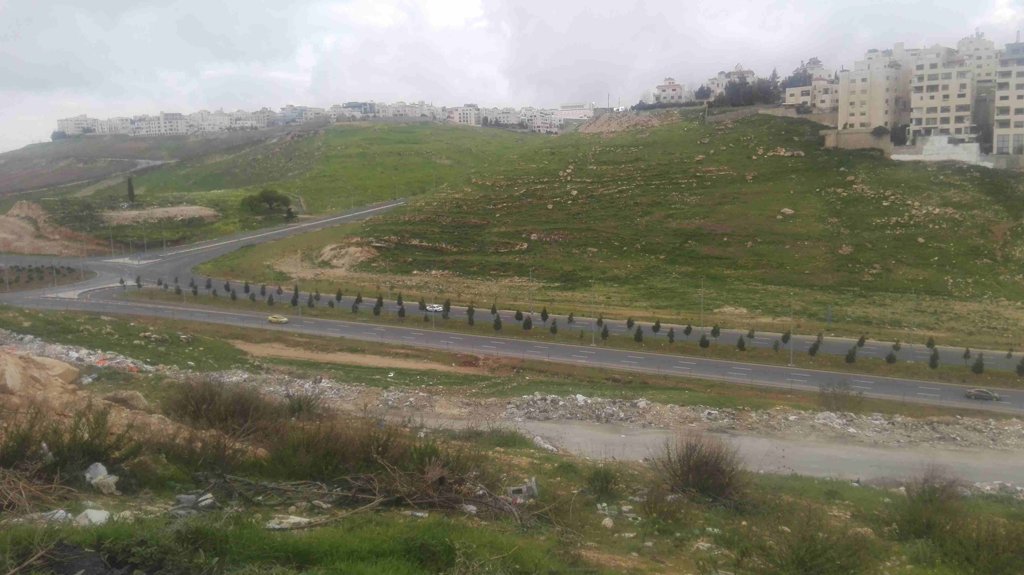 للبيع اراضي وشقق في ضاحية الياسمين ..يوجد قطع اراضي مفروزه للبيع وباسعار جدا مغريه في المفرق الباديه الشماليه مساحة كل قطعه 10 دونم ..متخصصين في نقل الملكيه للورثه والافراز وكافة معاملات الاراضي خبره...