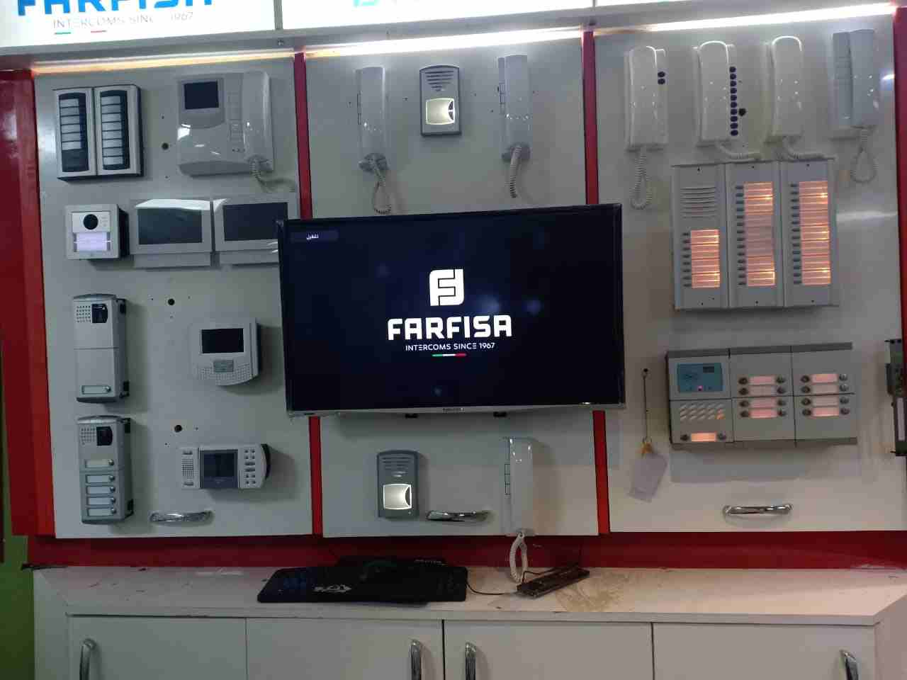 انتركم فارفيزا farfisa
من وكيل الفارفيزا FARFISA الحصري في مصر
انتركم فارفيزا بنوعيه الصوتي و المرئي
الصوتي بعدد خطوط يبدأ من 1 خط و حتي 200 خط
و بسماعات من 1 زرار و حتي 9 زرار
و المرئي باشكال...