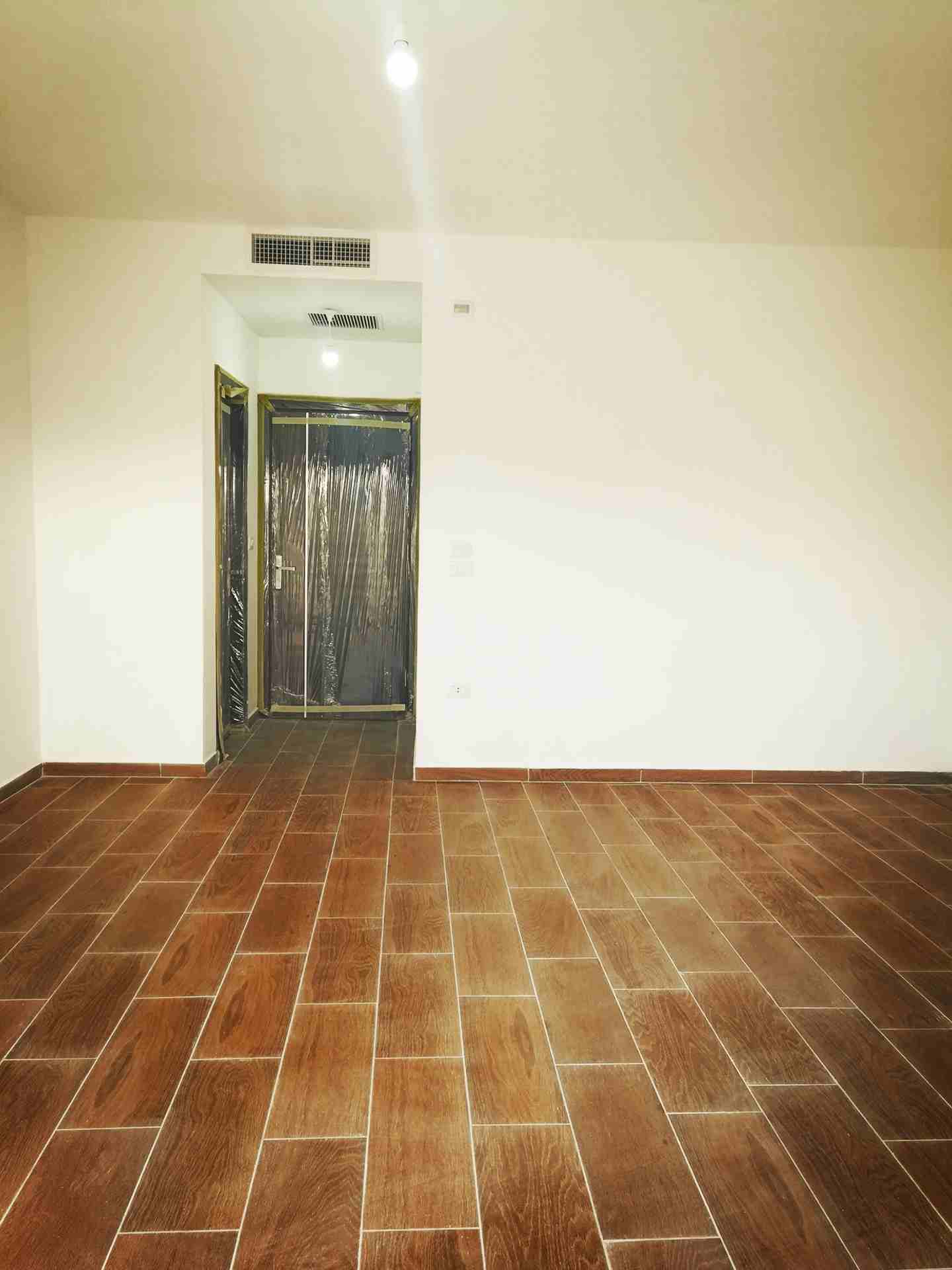 الشقق الذكية البناء الأخضر🏡 الصديق للبيئة بأسعار ( الشقق العادية)
فواتير الكهرباء علينا لمدة 25 سنه عند شرائك من شققنا
🏠🏠جميق الشقق معفية من رسوم التسجيل🏠🏠
صرف صحي وقريبة من الخدمات🏪⛲
صالون /...