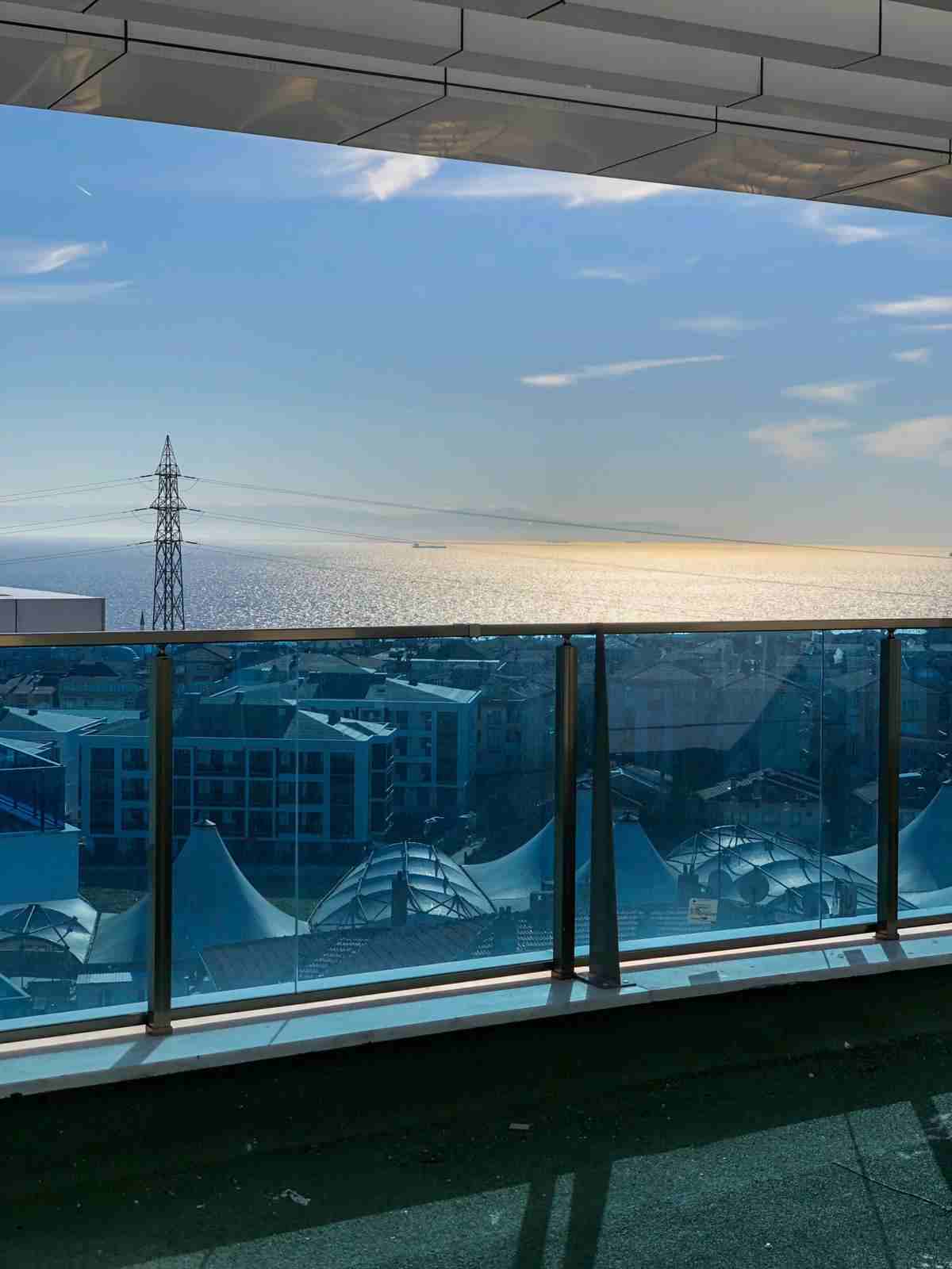 مجمع سكني جاهز في منطقة افجلار بقلب اسطنبول اطلالة على البحر 🌊
يعتبر افجلار من ارقى احياءاسطنبول الاوربية بسبب موقعه المتميز القريب من سواحل بحر مرمرة وقربه من جميع خطوط المواصلات البرية وحتى البحري...
