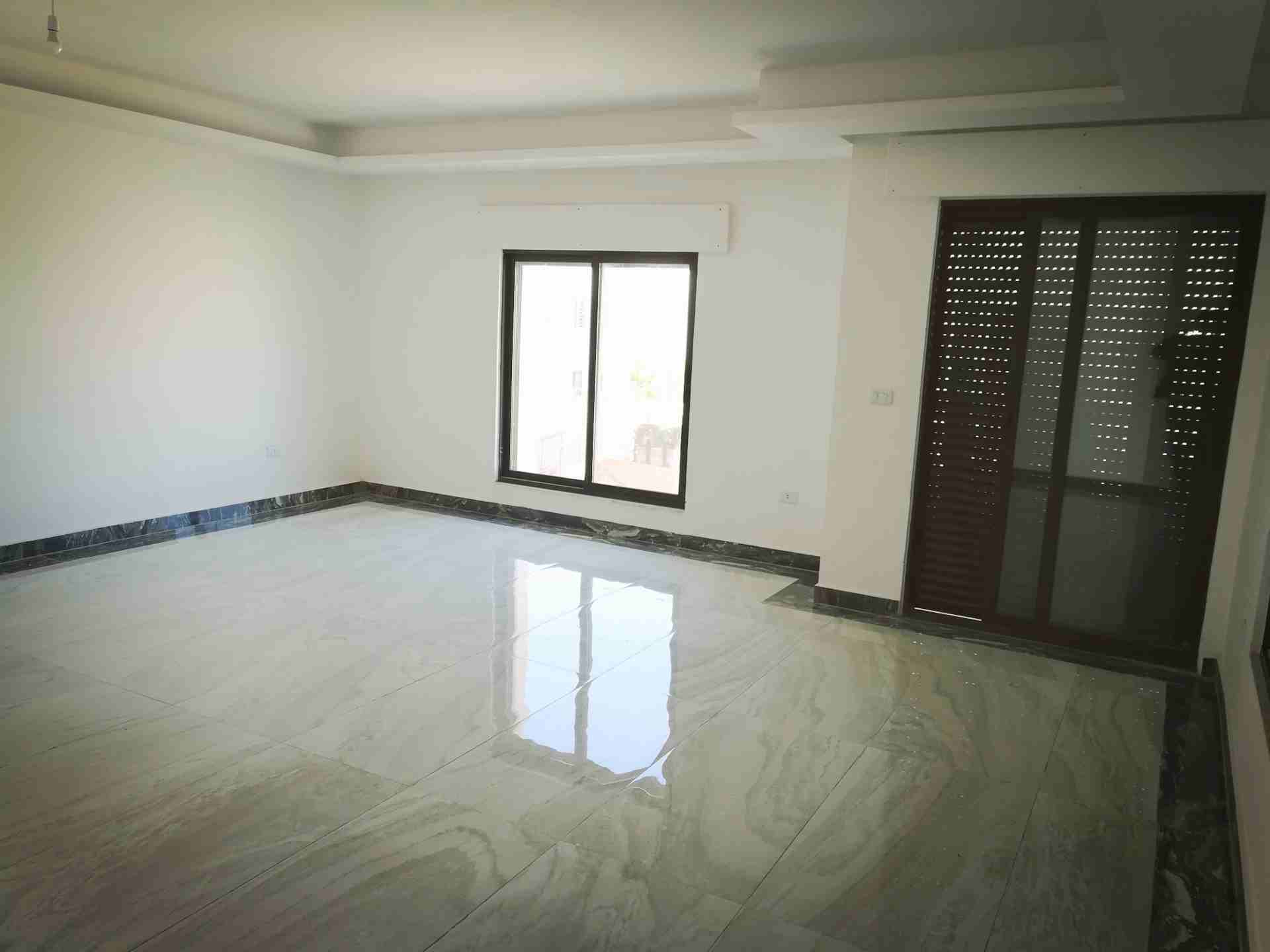 الشقق الذكية البناء الأخضر🏡 الصديق للبيئة بأسعار ( الشقق العادية)
فواتير الكهرباء علينا لمدة 25 سنه عند شرائك من شققنا
🏠🏠جميق الشقق معفية من رسوم التسجيل🏠🏠
صرف صحي وقريبة من الخدمات🏪⛲
صالون /...