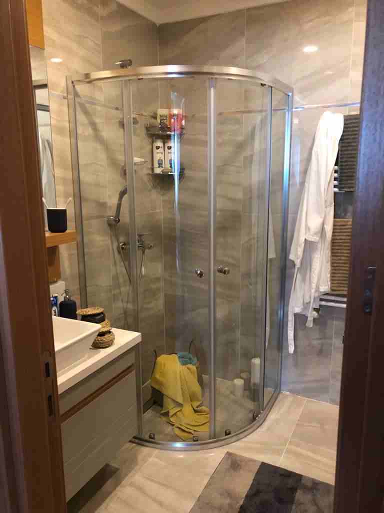 مجمع سكني جاهز في منطقة افجلار بقلب اسطنبول اطلالة على البحر 🌊
يعتبر افجلار من ارقى احياءاسطنبول الاوربية بسبب موقعه المتميز القريب من سواحل بحر مرمرة وقربه من جميع خطوط المواصلات البرية وحتى البحري...