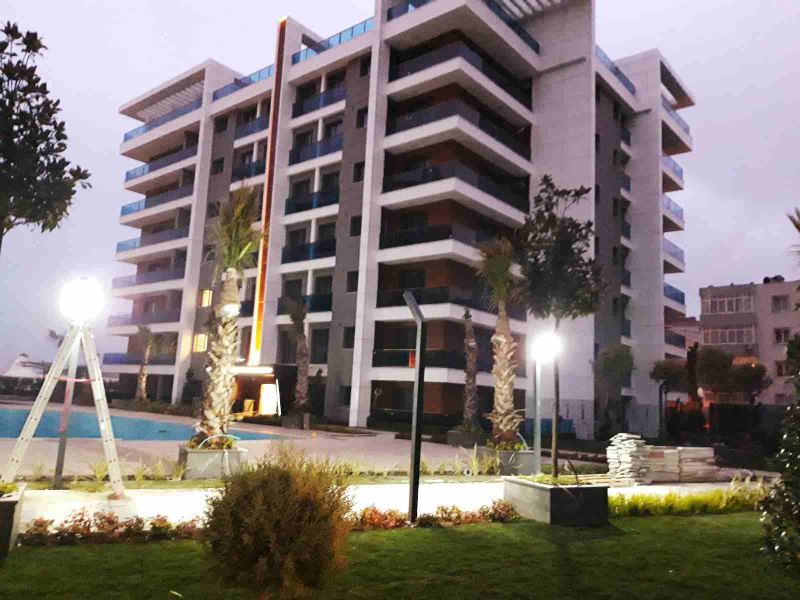 مجمع سكني جاهز في منطقة افجلار بقلب اسطنبول اطلالة على البحر 🌊
يعتبر افجلار من ارقى احياءاسطنبول الاوربية بسبب موقعه المتميز القريب من سواحل بحر مرمرة وقربه من جميع خطوط المواصلات البرية وحتى البحري...