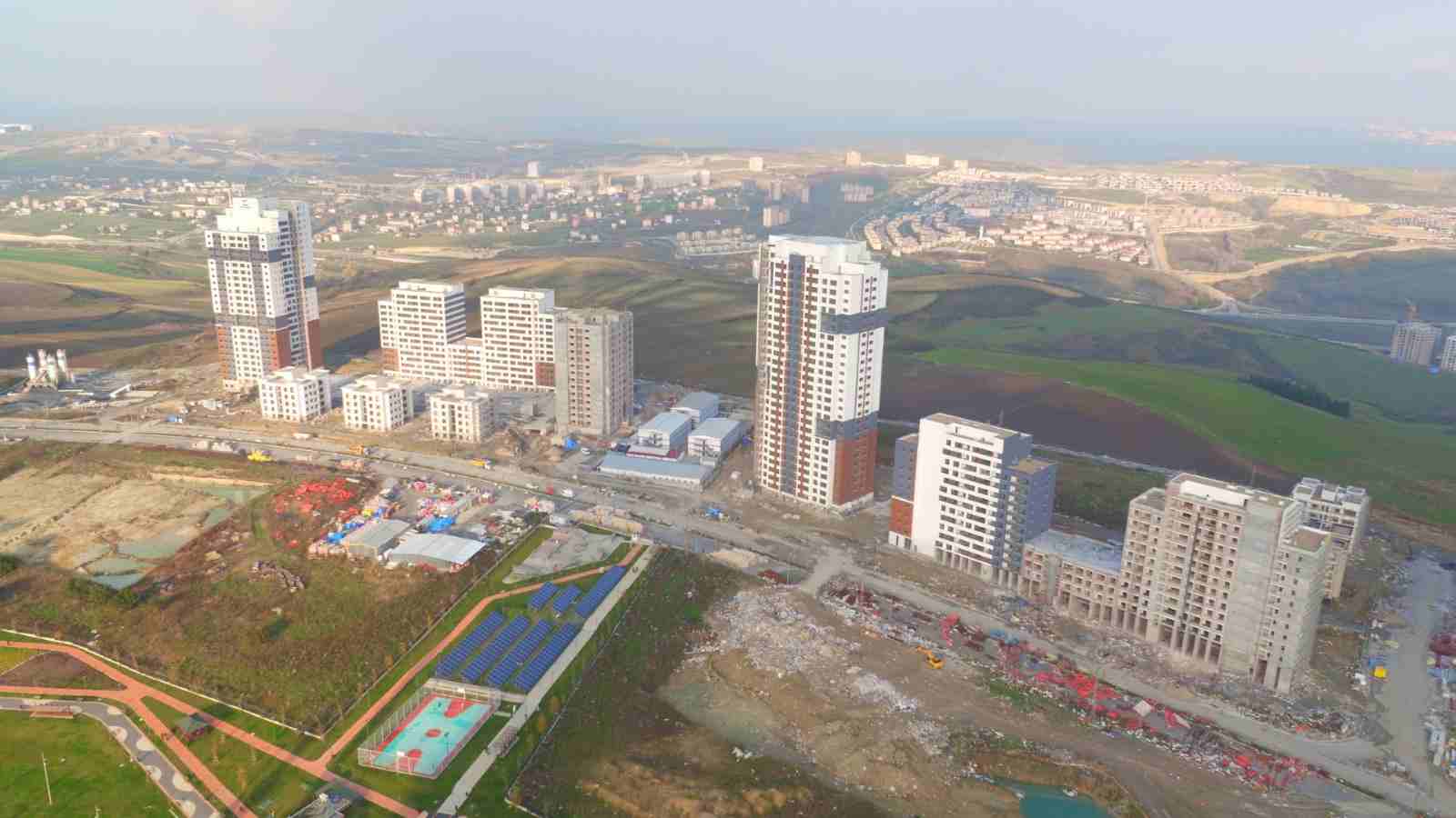 اشتر مسكنك من شركة املاك كونوت الحكومية التركية، جودة تشطيب، خدمات، موقع
ﻣﺪﻳﻨﺔ ﺟﺪﻳﺪة ﺗﺮﺗﻔﻊ ﰲ اﻟﻮﺟﻪ اﻟﺠﺪﻳﺪ لمدينة اﺳﻄﻨﺒﻮل ﰲ بهجة ﻛﻨﺖ حيث أﻧﻬﺎ ﺗﻘﺪم ﻣﺴﺘﻘﺒﻞ التحضر ﰲ ﺑﻬجة ﻛﻨﺖ ﻓﻬﻲ رﻣﺰ ﺟﺪﻳﺪ ﰲ اﺳﻄﻨﺒﻮل.
يرت...