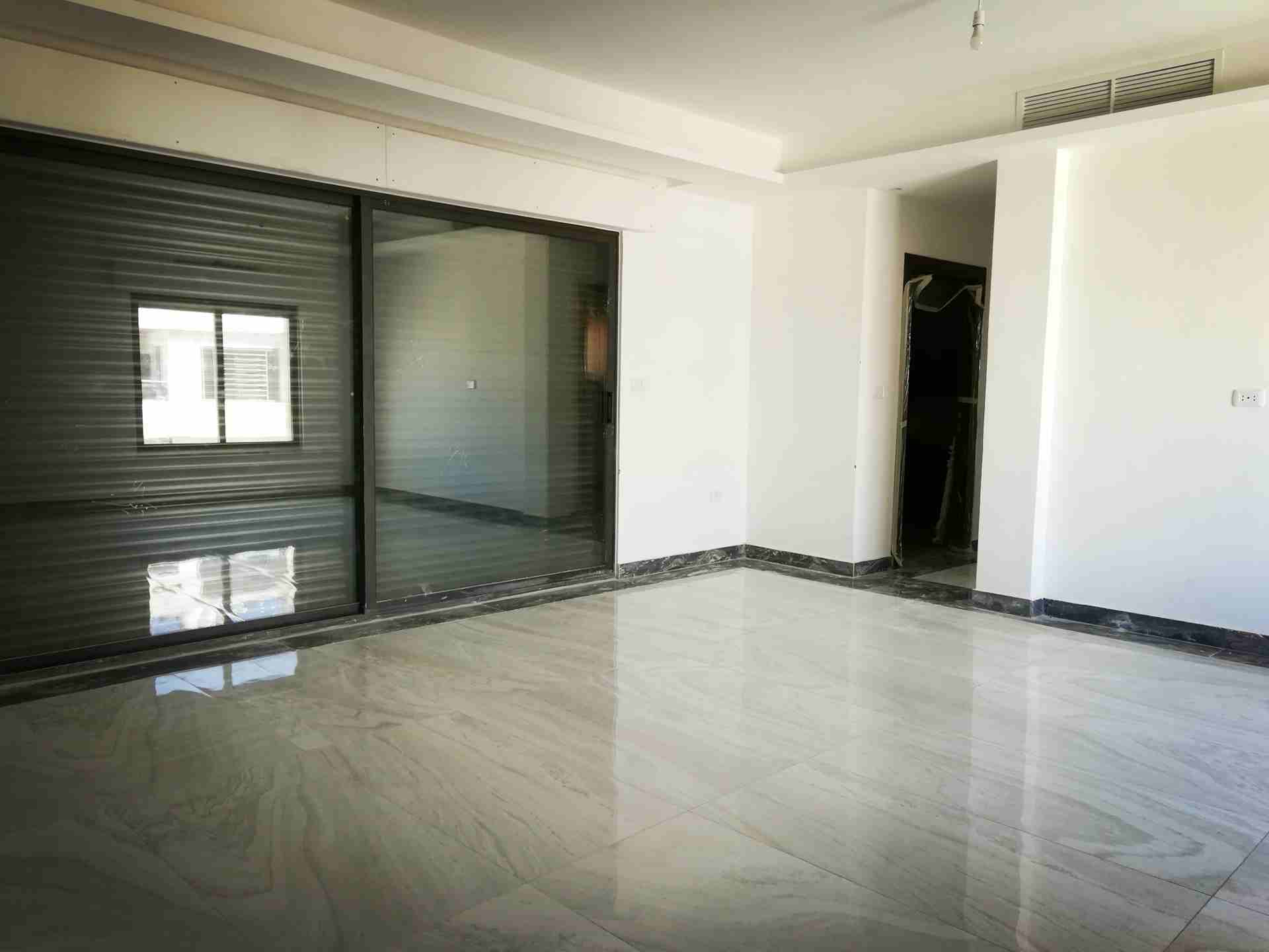 الشقق الذكية البناء الأخضر🏡 الصديق للبيئة بأسعار ( الشقق العادية)
فواتير الكهرباء علينا لمدة 25 سنه عند شرائك من شققنا
🏠🏠جميق الشقق معفية من رسوم التسجيل🏠🏠
صرف صحي وقريبة من الخدمات🏪⛲
صالون /...
