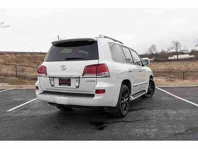 I want to sell my 2015 Lexus LX 570 4WD 4dr, i am moving out of the country, the car has been used only few times, No mechanical Fault, No accident, Single Owner, contact me for more details :
Callro...