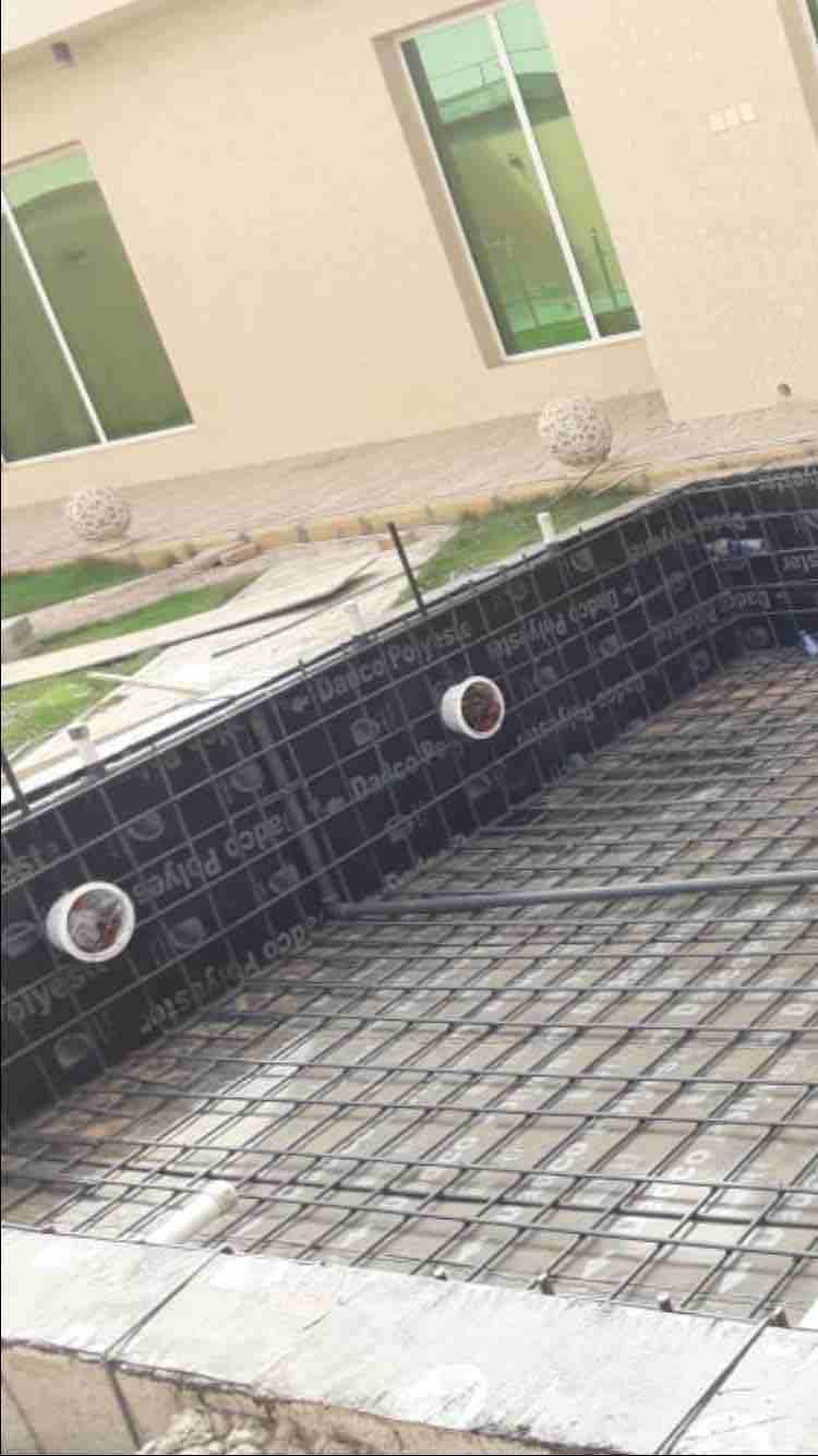 فني تركيب وتمديدات برك سباحه فيبر خرسانه ألعاب مائيه وجميع أعمال الصيانه