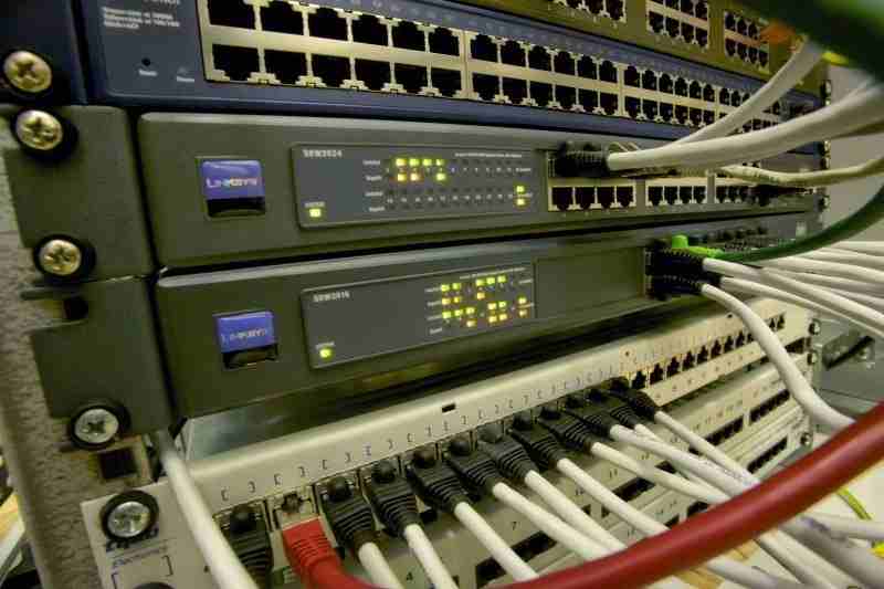 - صيانة وتركيب الشبكات السلكية واللاسلكية مع توفر جميع المستلزمات والقطع
Network solutions and maintenance including all parts (cables, switches, Cabinet, router's and access point -Repeaters, F...