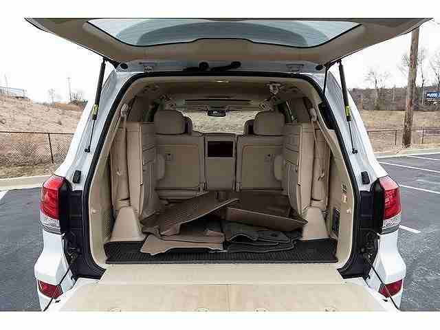 I want to sell my 2015 Lexus LX 570 4WD 4dr, i am moving out of the country, the car has been used only few times, No mechanical Fault, No accident, Single Owner, contact me for more details :
Callro...