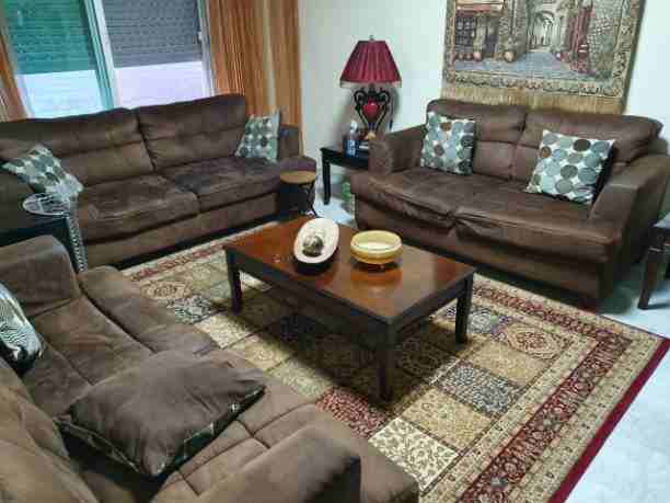 طقمين كنب فاخر مستعمل
بحالة جيدة جدا
للبيع 0796804399